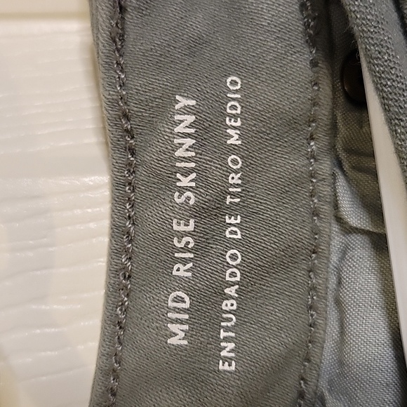 Universal Thread Mid Rise Skinny Jeans - Picture 9 of 9